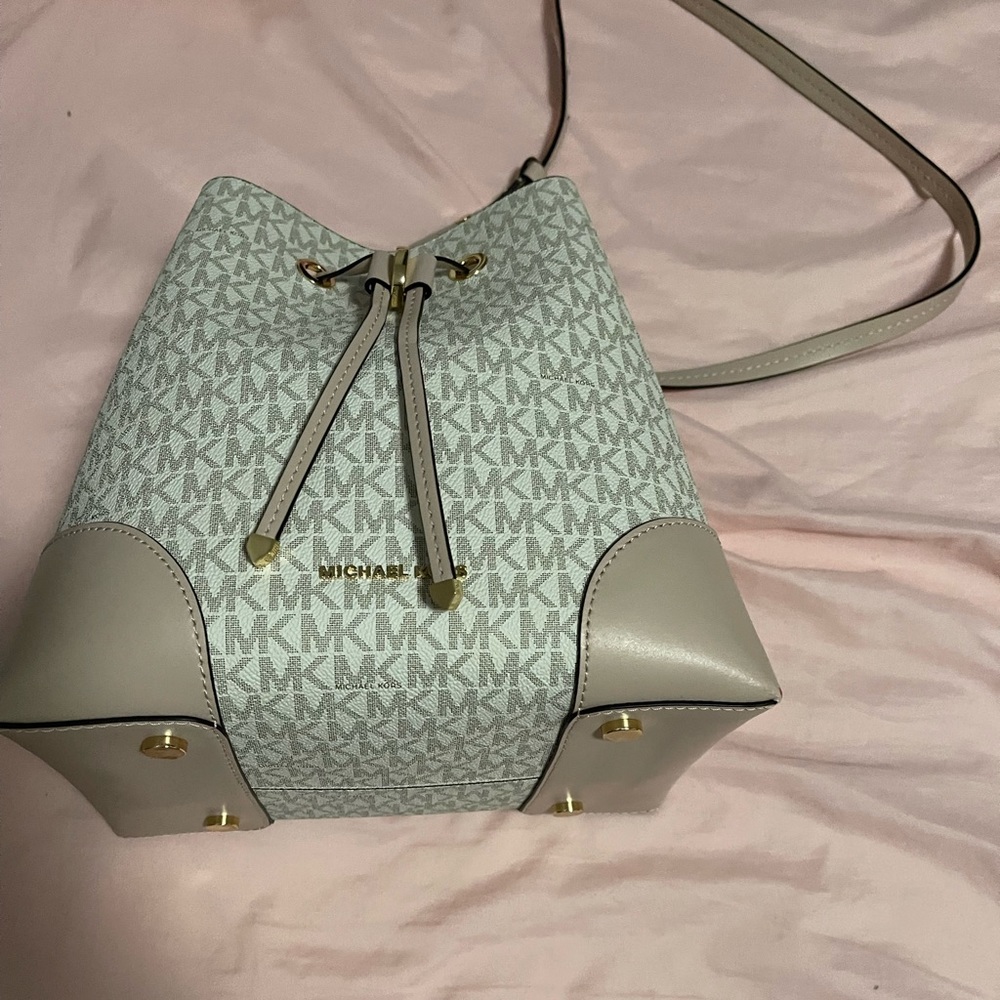 Mk sling bag